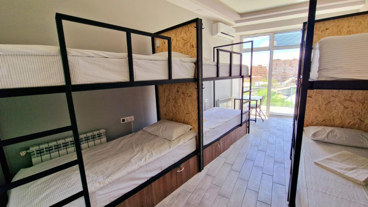 Puzzle Space Hostel Erevan Exterior foto