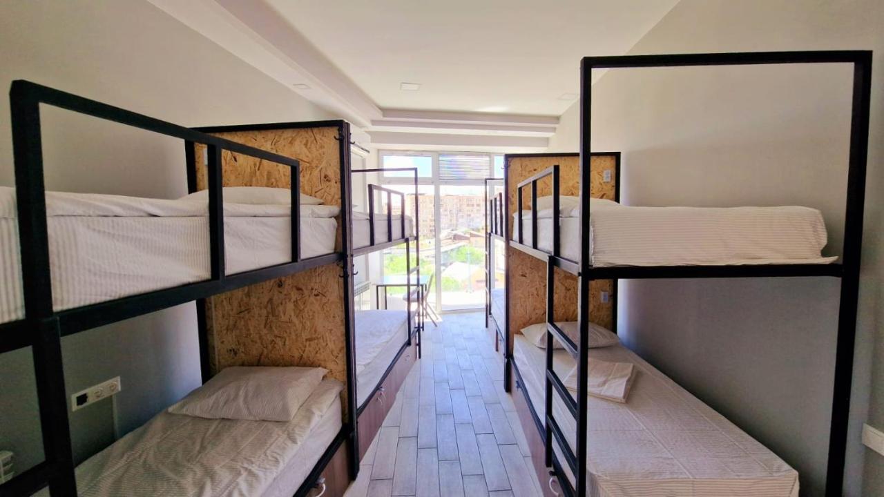 Puzzle Space Hostel Erevan Exterior foto